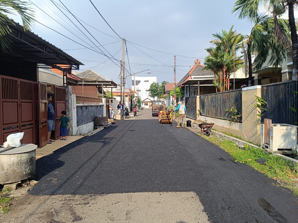 Hasil Akhir Proyek Pengaspalan Overlay Jl Asem Rowo